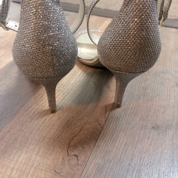 Woman Heels - Picture 4 of 11